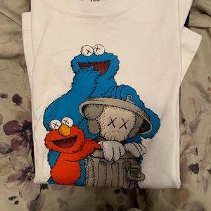 UNIQLO X KAWS Sesame Street Extra Small T-shirt